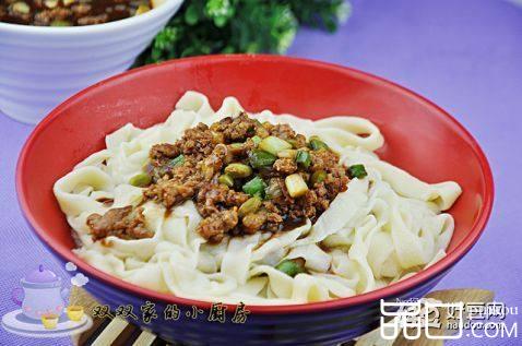 蒜苗猪肉凉面