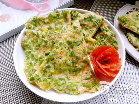 蒜苗虾皮鸡蛋饼