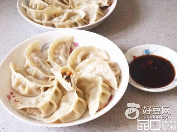 芹菜木耳蒸饺