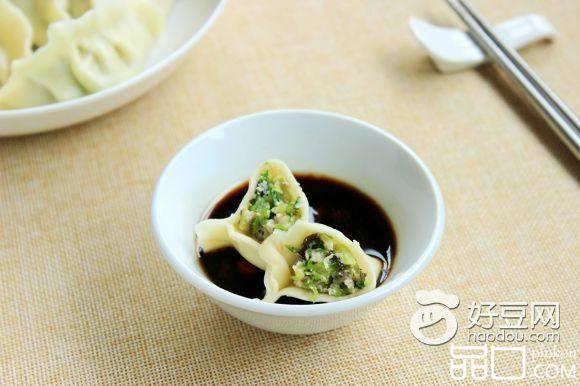 黑木耳芹菜肉饺子