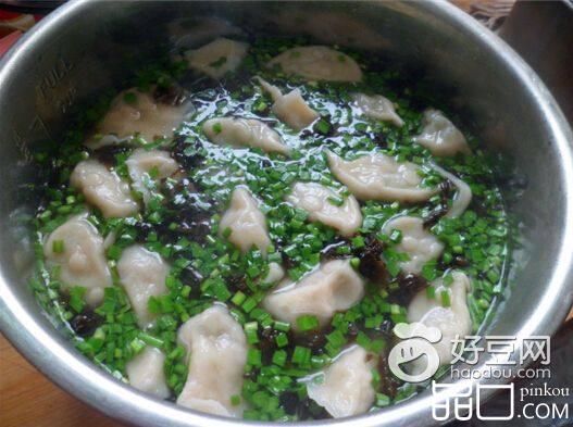 茴香猪肉酸汤饺子