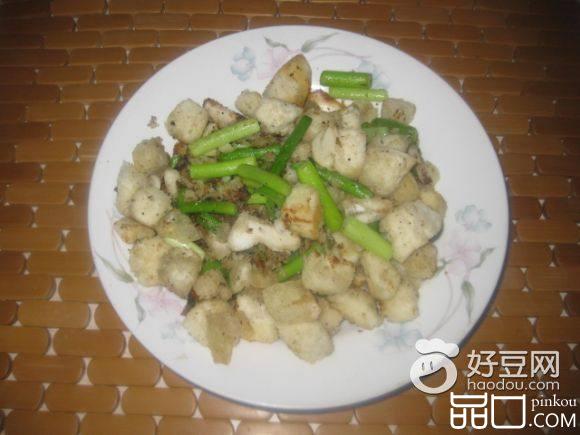 蒜苗香菇炒馒头