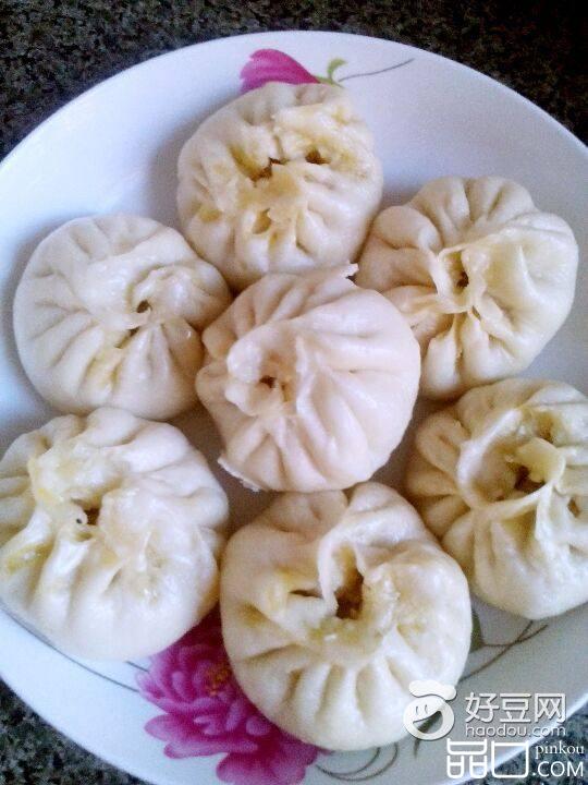 酸菜肉包子