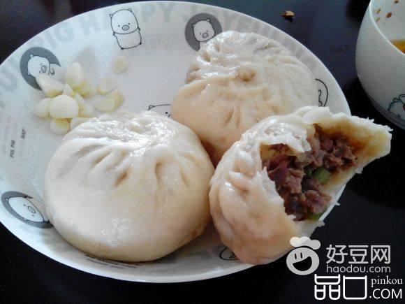 牛肉丁香菇芹菜包子