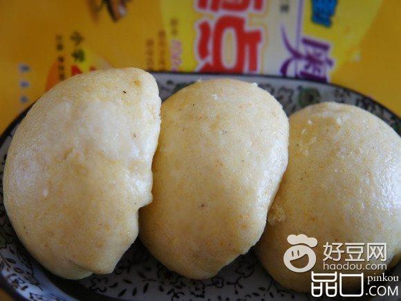 玉米面酸菜馅包子