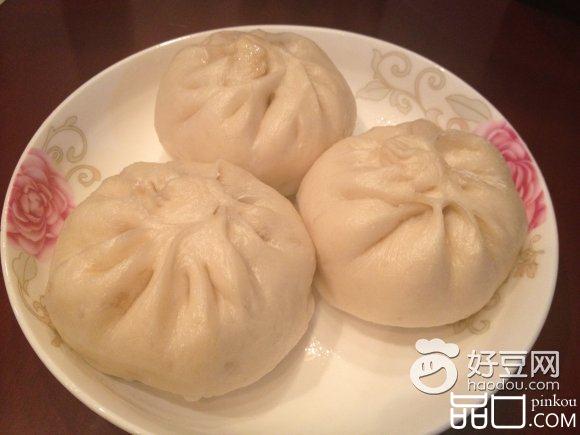 藕丁肉包子