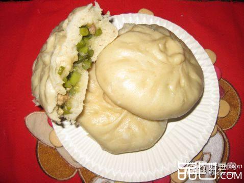 蒜苔肉末包子