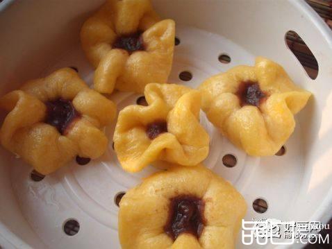 南瓜豆沙石榴包