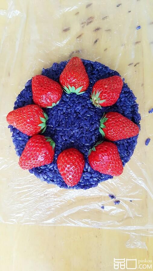 乌米草莓蛋糕