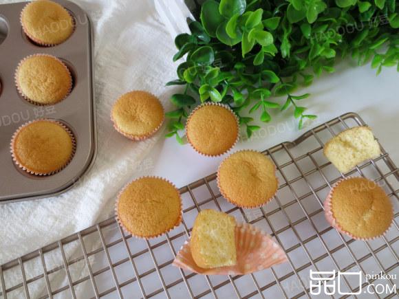 迷你小纸杯戚风蛋糕