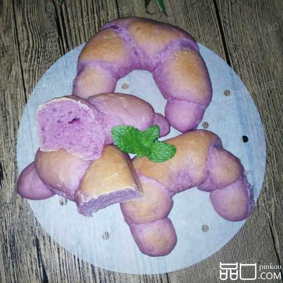 紫薯小牛角包
