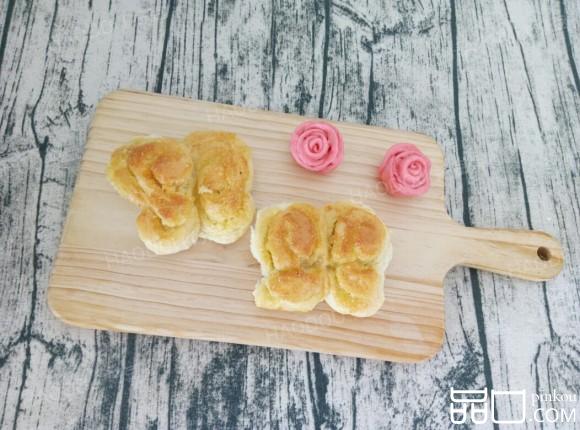 蝴蝶椰蓉面包