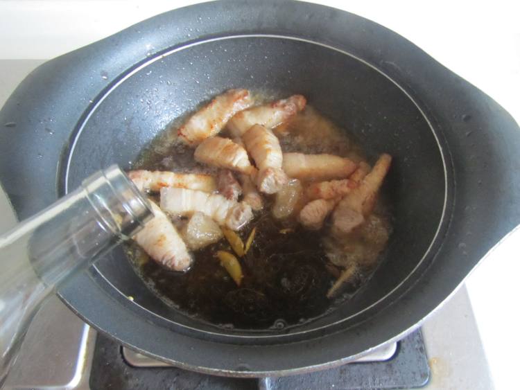 莲子红烧肉步骤5