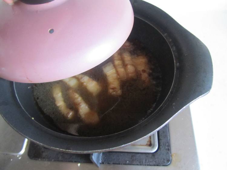 莲子红烧肉步骤6