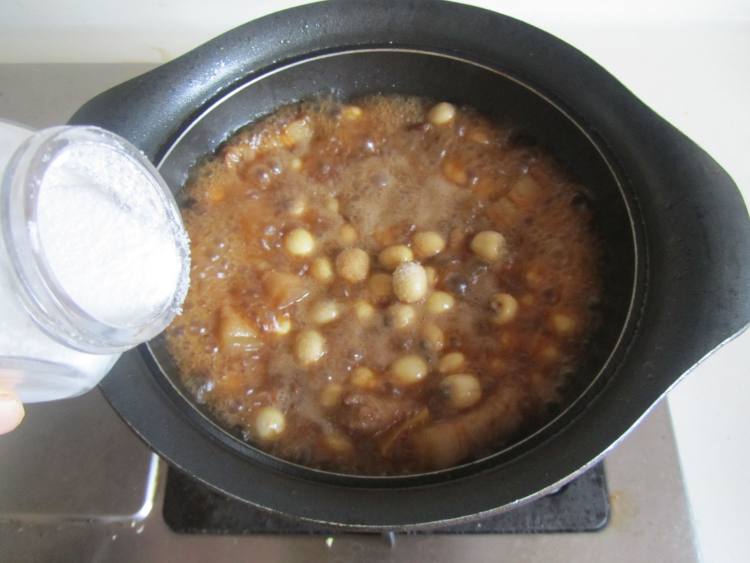 莲子红烧肉步骤8