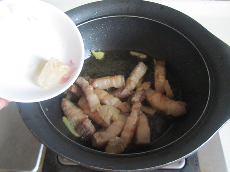 莲子红烧肉步骤4