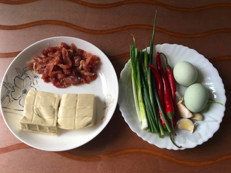 肉末蒸豆腐步骤1