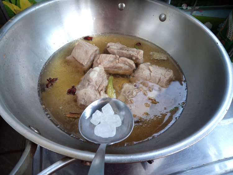 啤酒炖排骨步骤5
