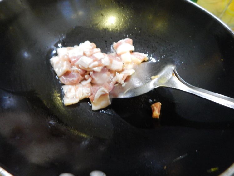 包菜炒猪肉片步骤4