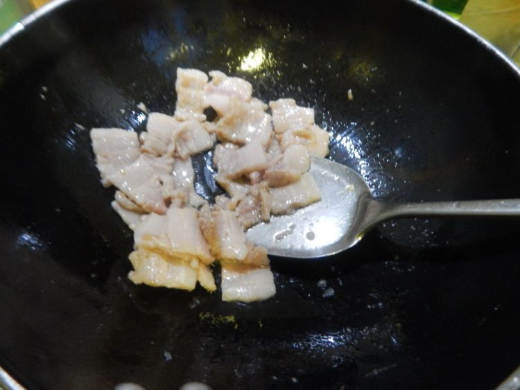 包菜炒猪肉片步骤5