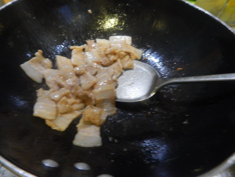 包菜炒猪肉片步骤7