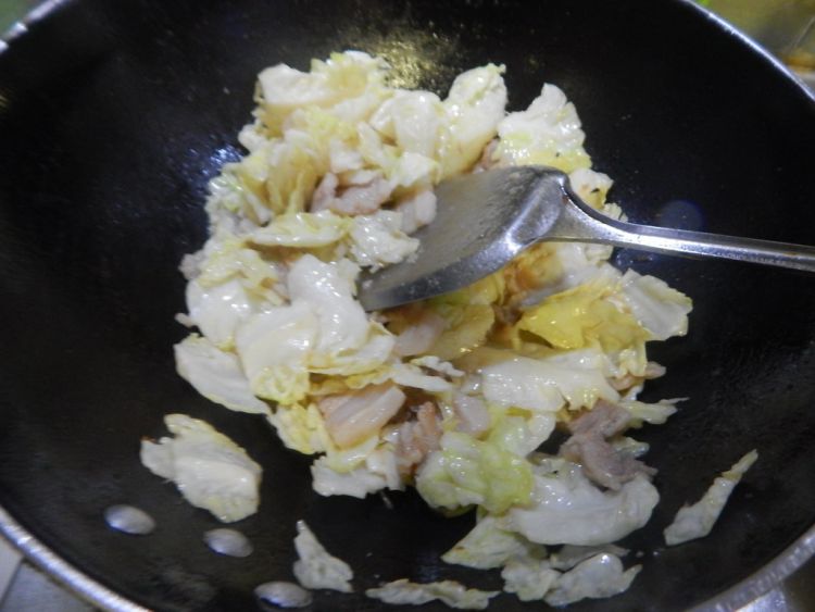 包菜炒猪肉片步骤11