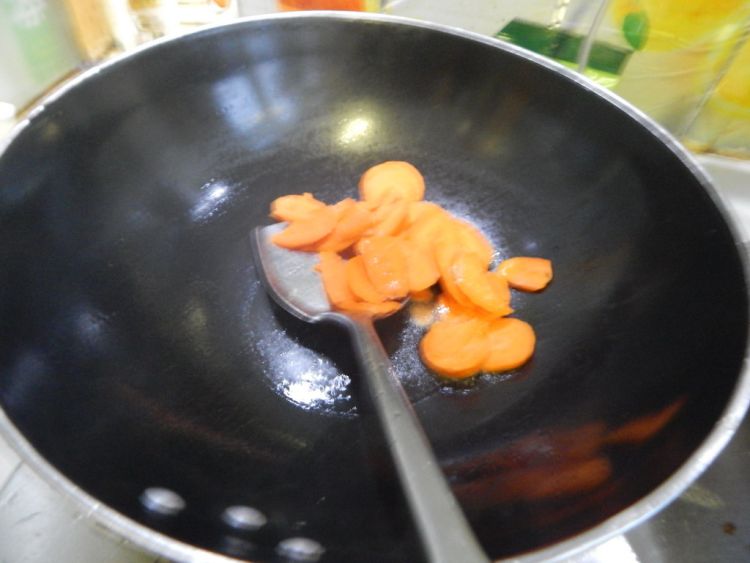 黄瓜炒腐竹步骤4