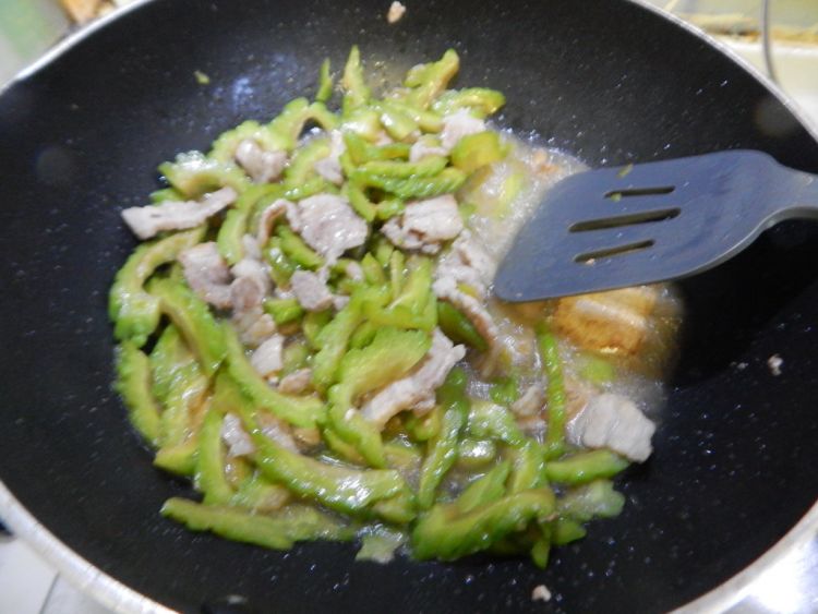苦瓜炒猪肉步骤11