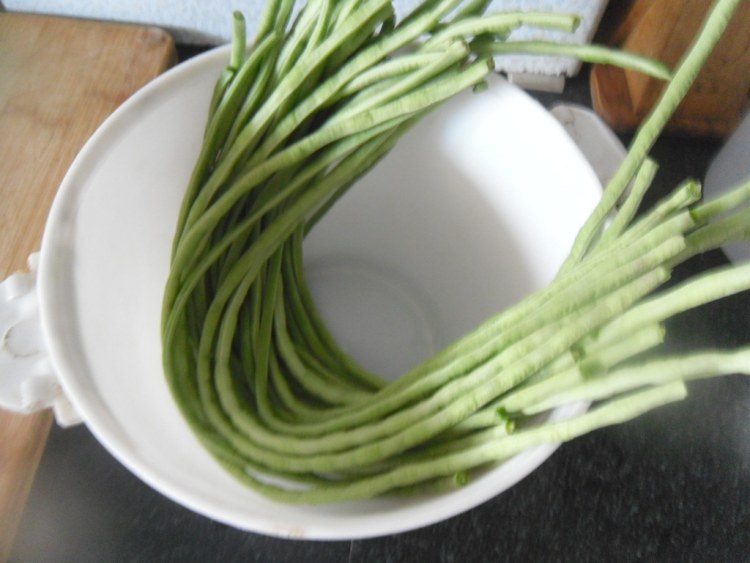 素烧豇豆步骤1