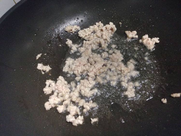 肉末炒茄丁步骤4