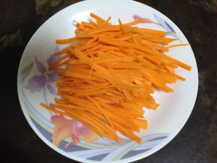 蛋皮菠菜卷步骤1