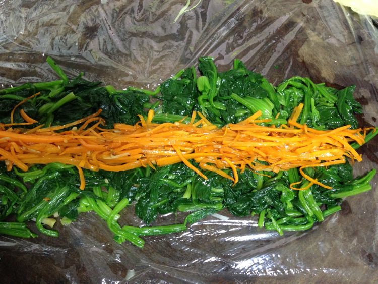蛋皮菠菜卷步骤16