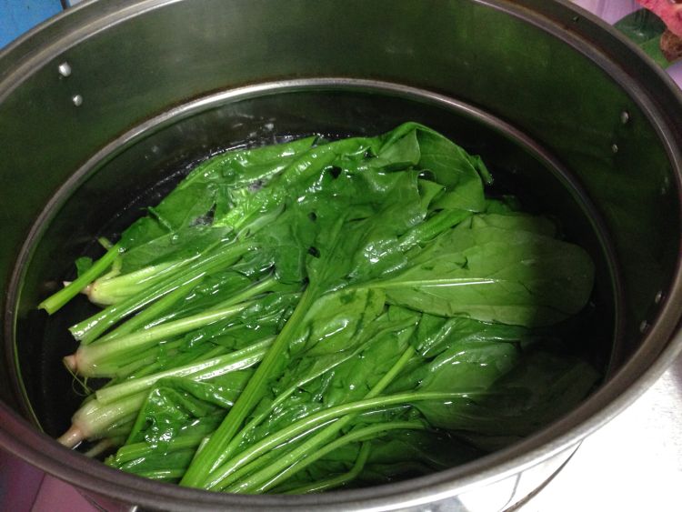 蛋皮菠菜卷步骤3