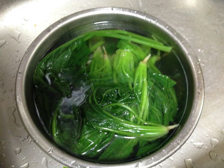 蛋皮菠菜卷步骤4
