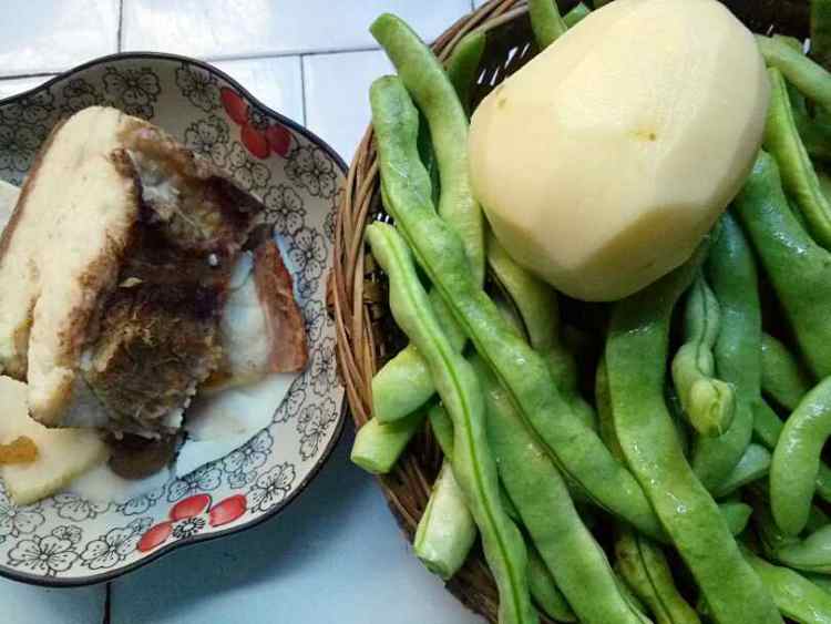 腊肉豆角饭步骤2