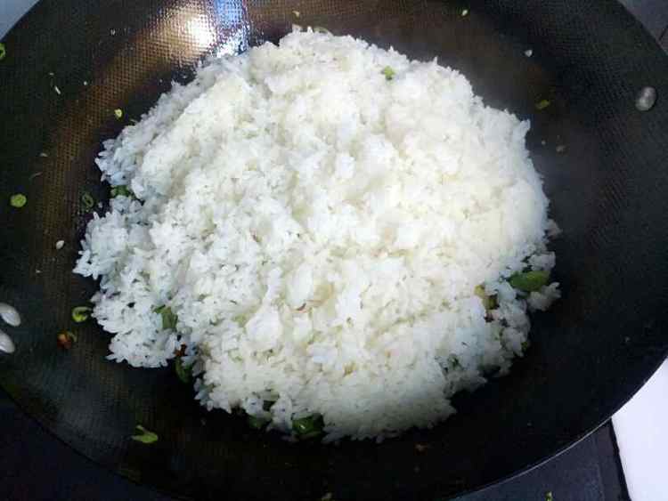 腊肉豆角饭步骤14