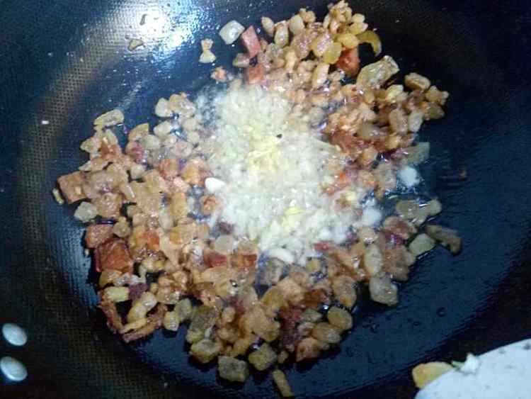 腊肉豆角饭步骤8