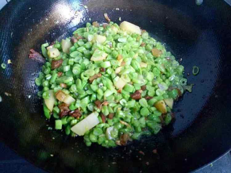 腊肉豆角饭步骤13