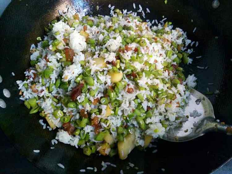 腊肉豆角饭步骤17