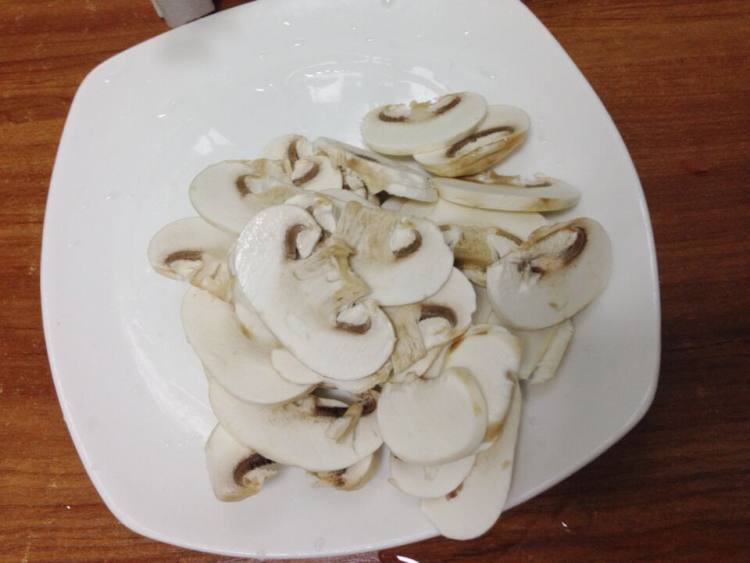 上海青炒蘑菇步骤3