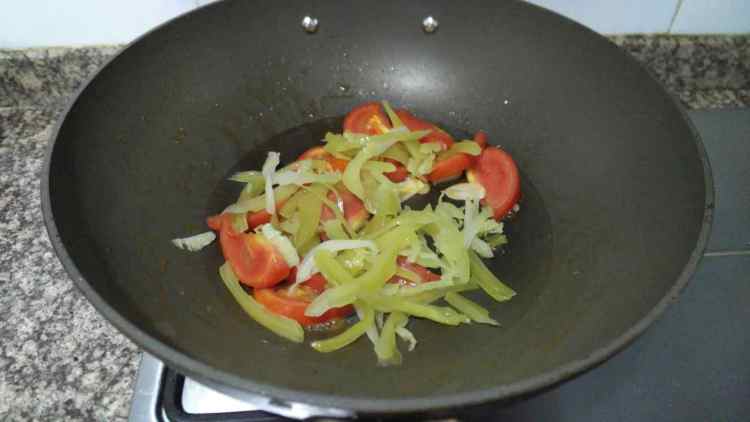 番茄酸菜鱼片步骤6