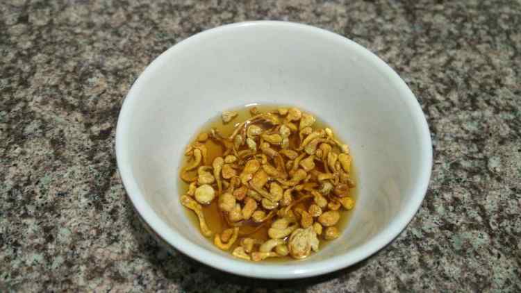 番茄酸菜鱼片步骤2