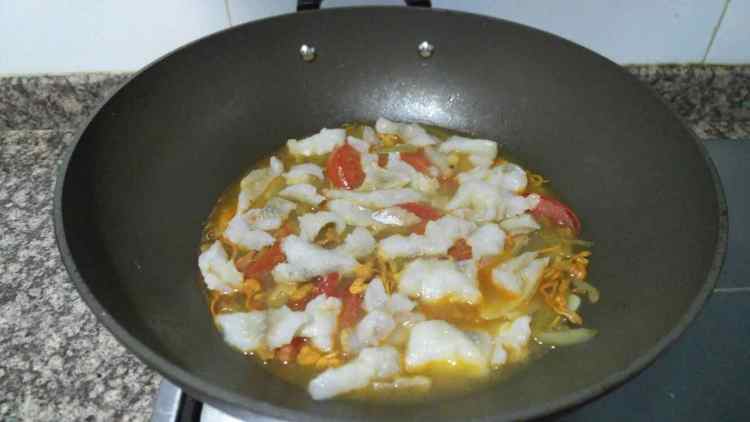 番茄酸菜鱼片步骤9