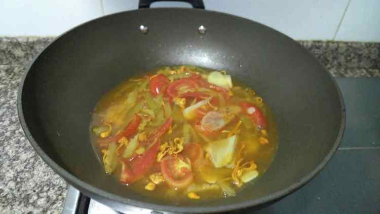 番茄酸菜鱼片步骤8
