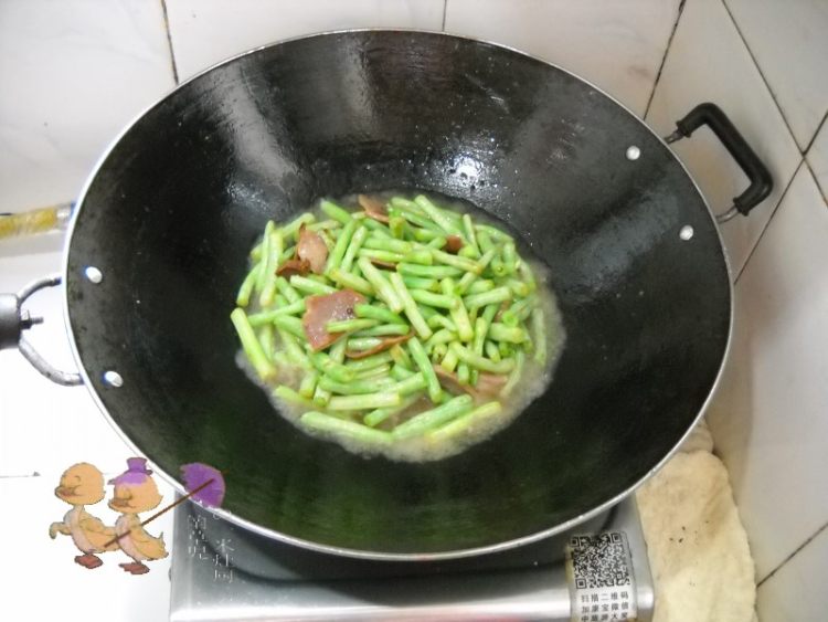腊肉烧豆角步骤7