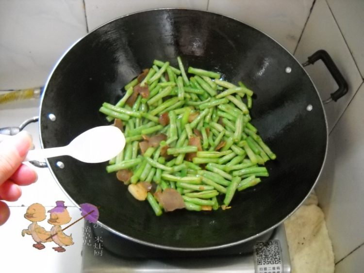 腊肉烧豆角步骤6
