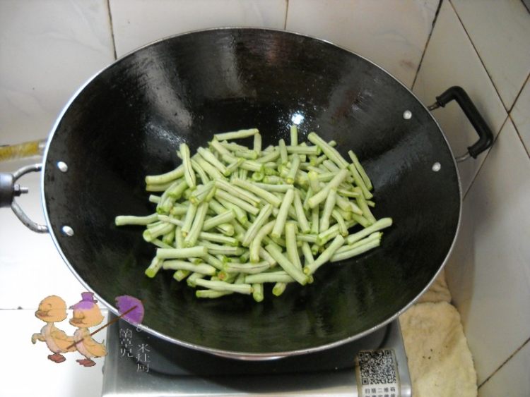 腊肉烧豆角步骤4