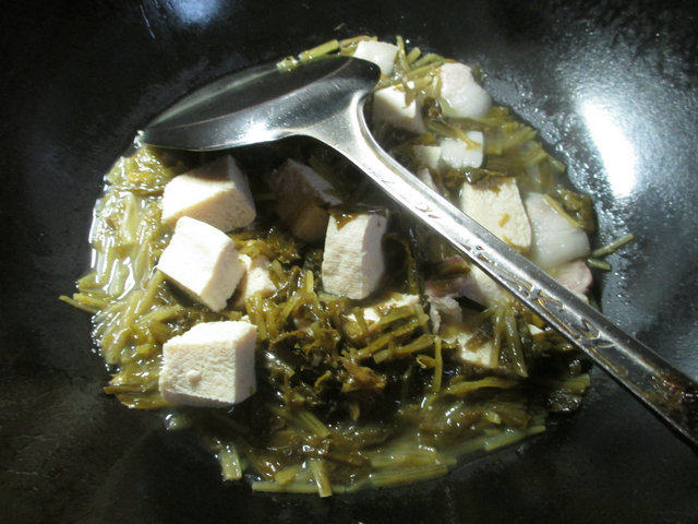 肉片咸菜煮冻豆腐步骤6