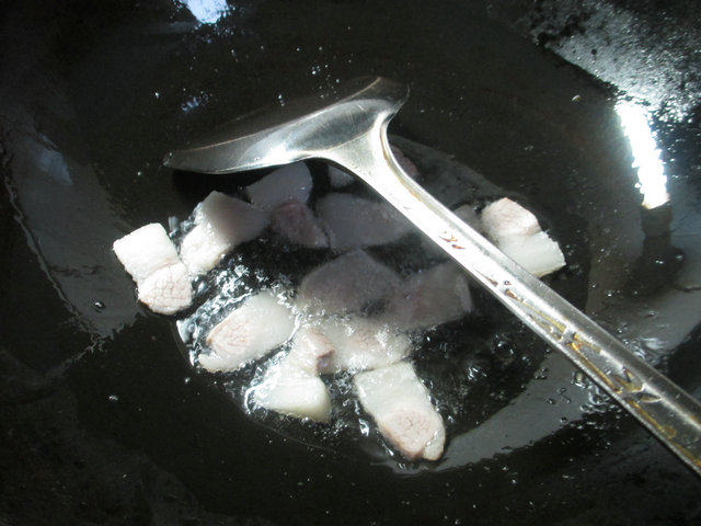 肉片咸菜煮冻豆腐步骤2