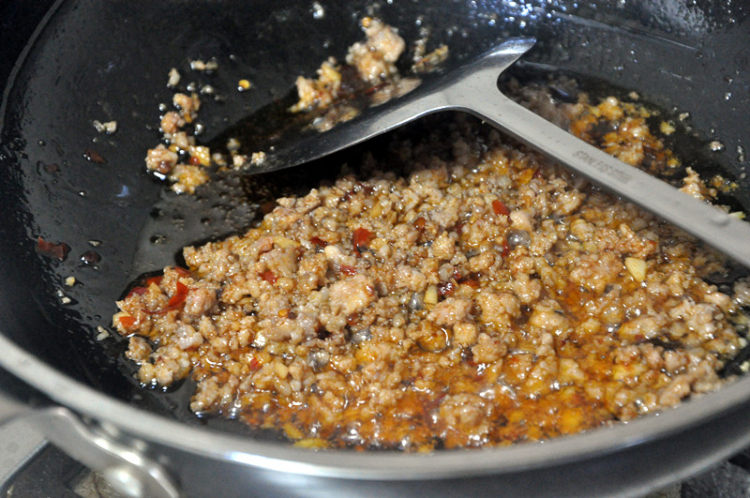 豇豆肉末步骤9